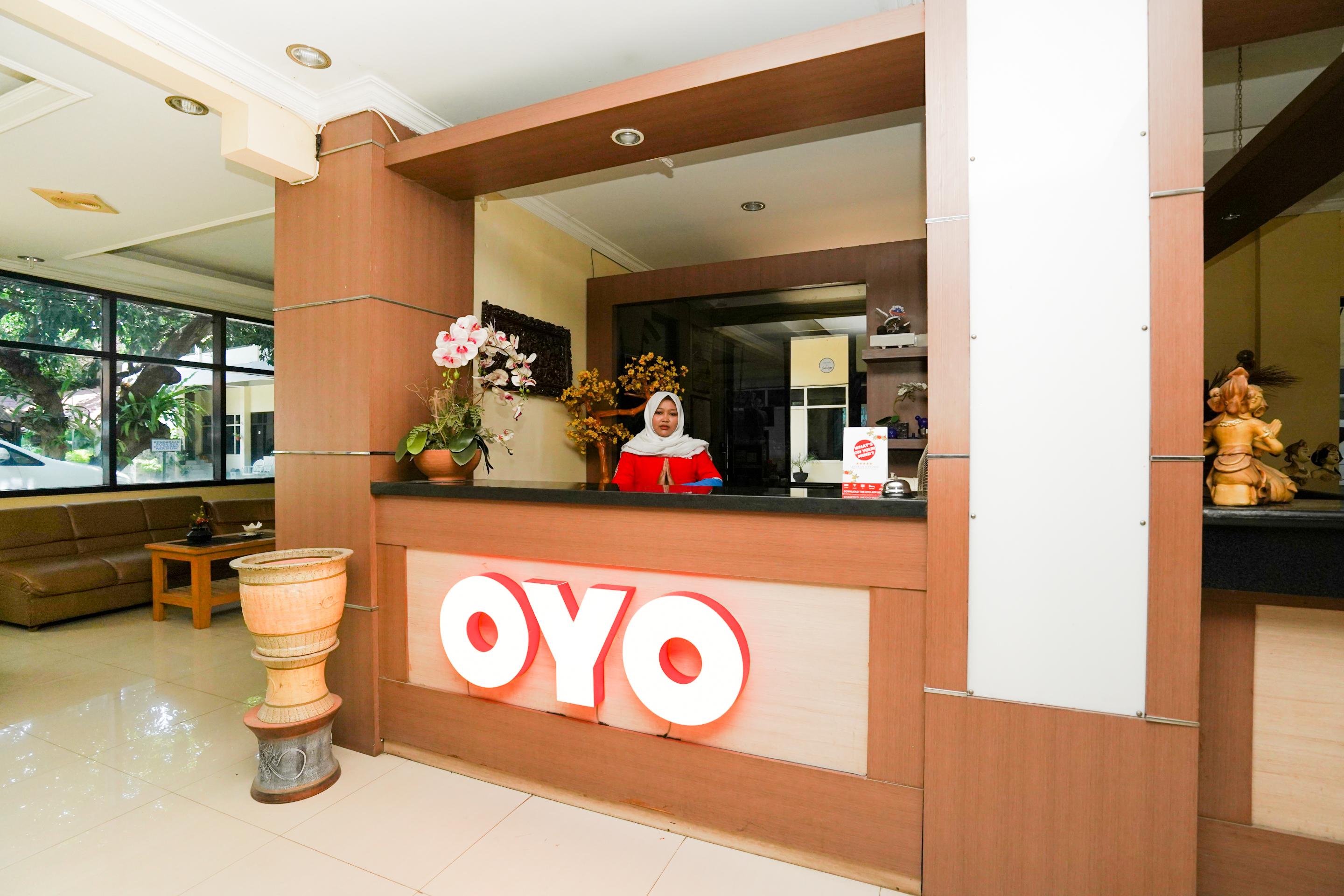 Oyo 1652 Hotel Tampiarto Проболинго Экстерьер фото